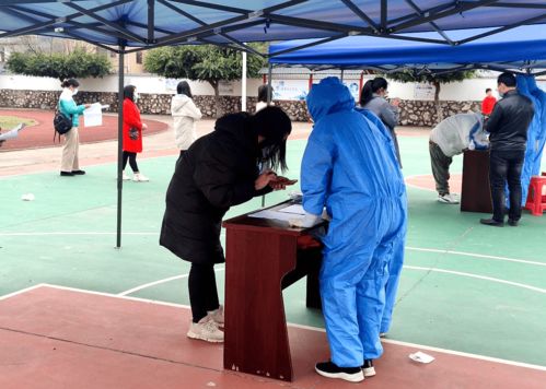 曲江楓灣鎮(zhèn)開(kāi)展全員大規(guī)模新冠病毒核酸采集演練，運(yùn)動(dòng)場(chǎng)館高效服務(wù)顯擔(dān)當(dāng)